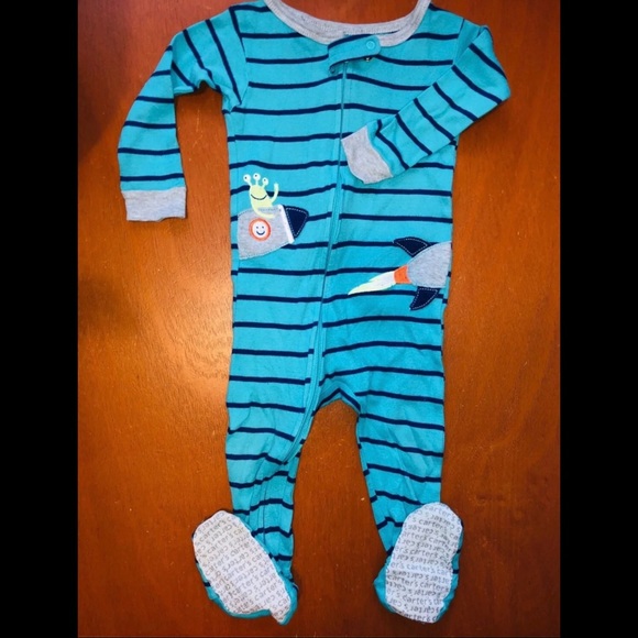 Carter’s pjs bundle - Picture 4 of 4